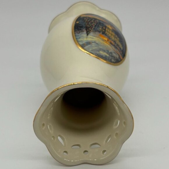 Thomas Kinkade Avon The Lights of Liberty, Whitehouse Christmas, Porcelain Vase~ - Picture 9 of 9
